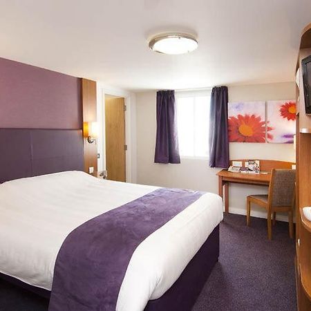 Premier Inn Premier Inn Уигън Екстериор снимка