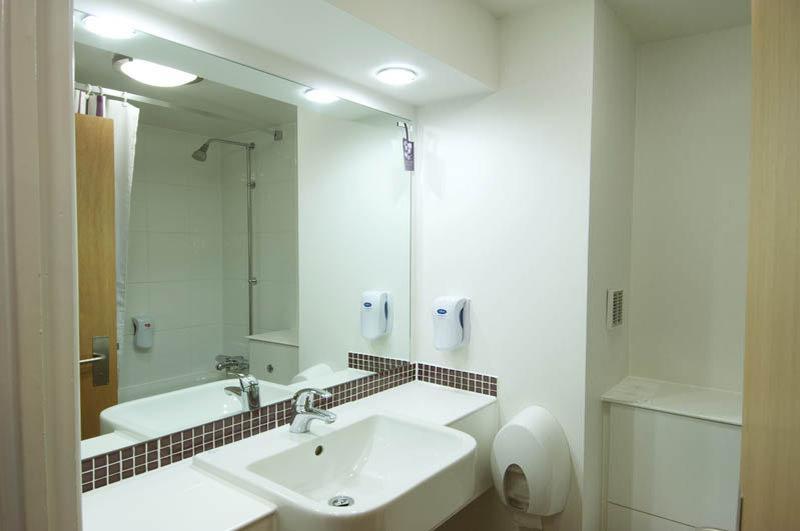 Premier Inn Premier Inn Уигън Екстериор снимка