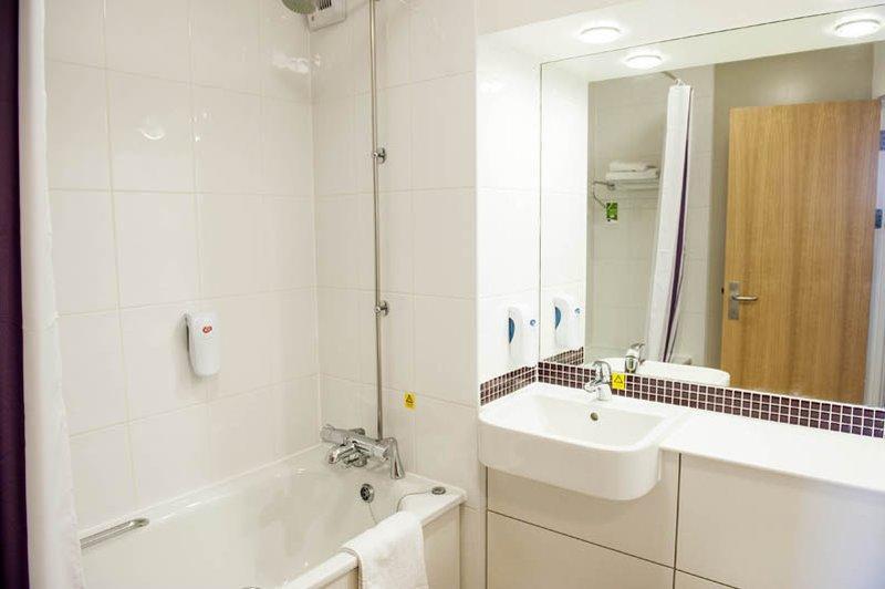 Premier Inn Premier Inn Уигън Екстериор снимка