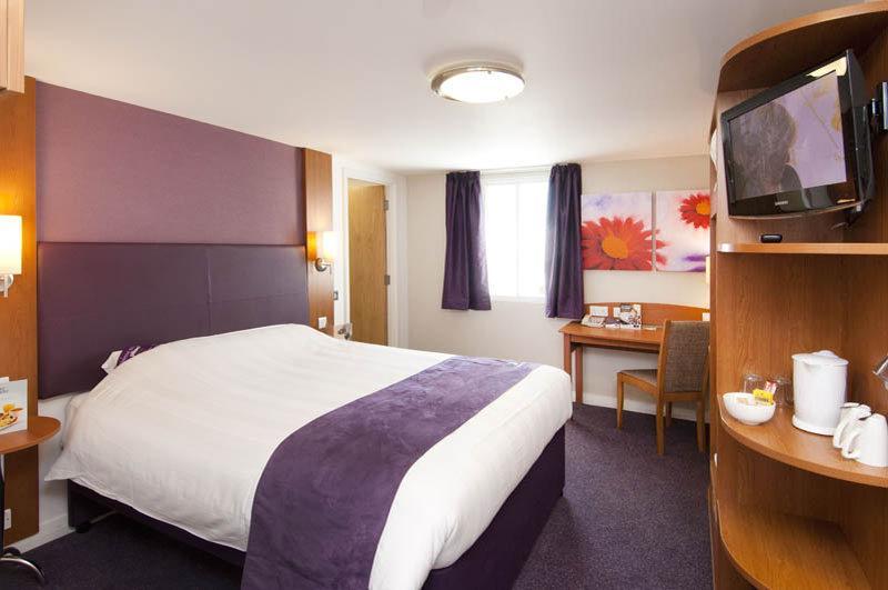 Premier Inn Premier Inn Уигън Екстериор снимка