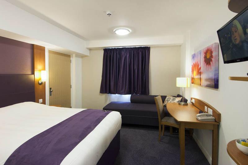 Premier Inn Premier Inn Уигън Екстериор снимка